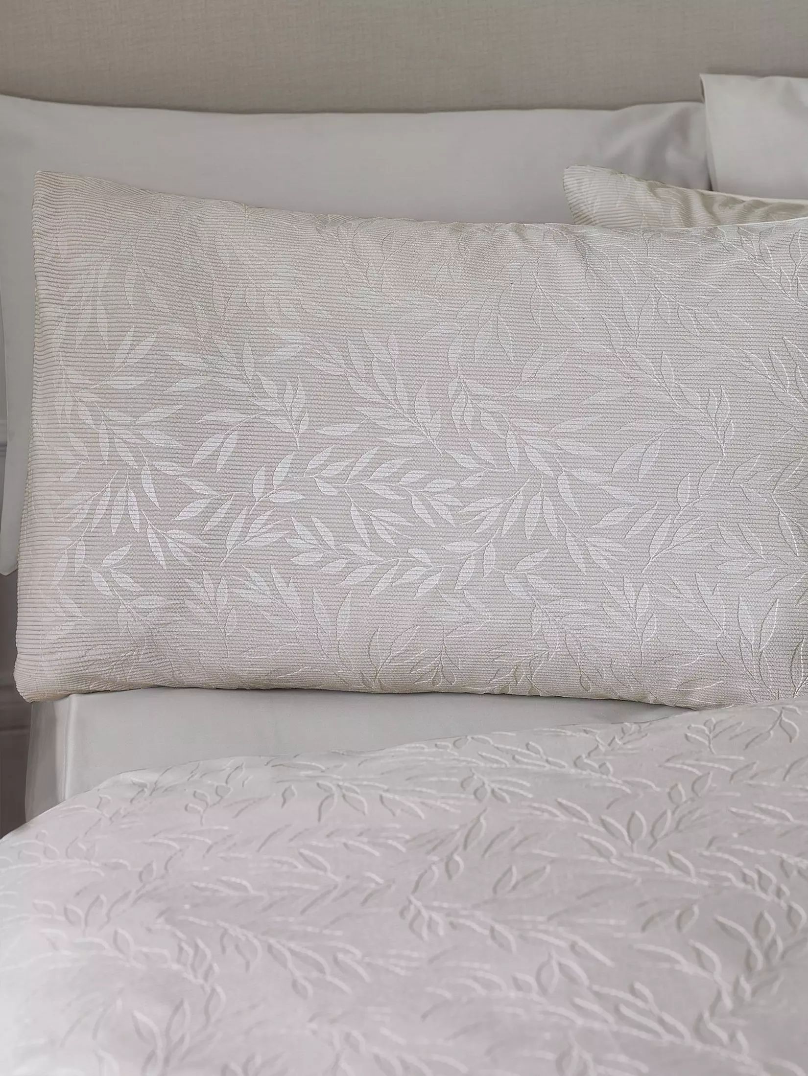 CATHERINE LANSFIELD Corded Leaves Duvet Set - Champagne - Image 3