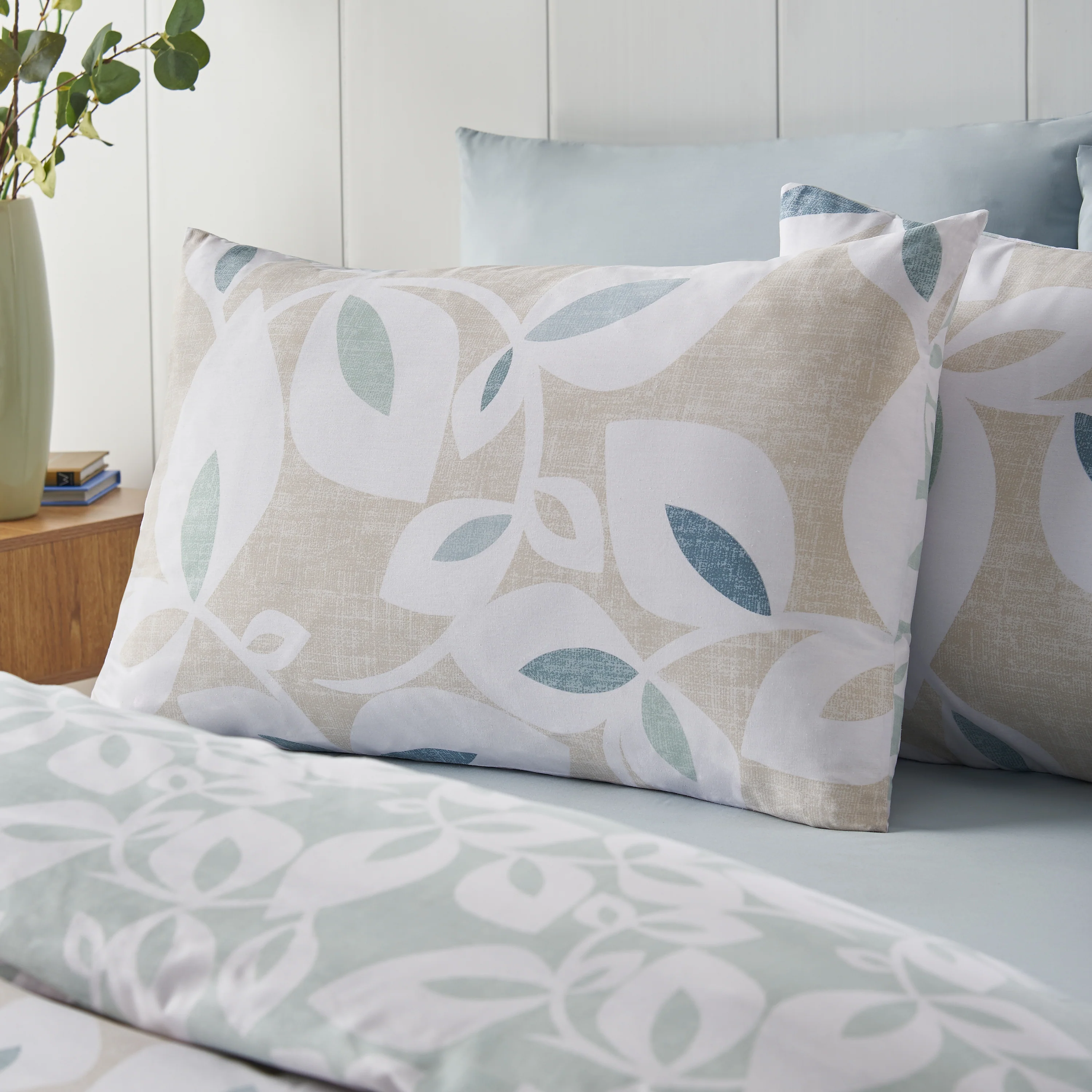 CATHERINE LANSFIELD Inga Leaf Duvet Set - Natural - Image 3