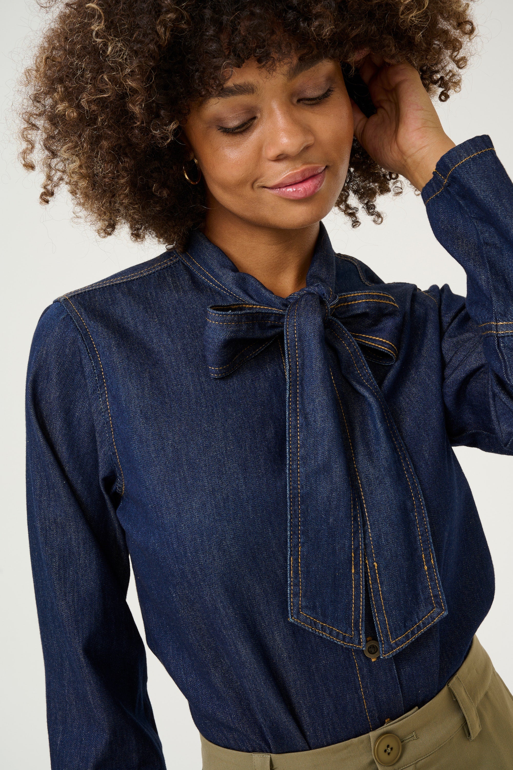 CULTURE Arpa Bow Detail Denim Shirt - Image 2