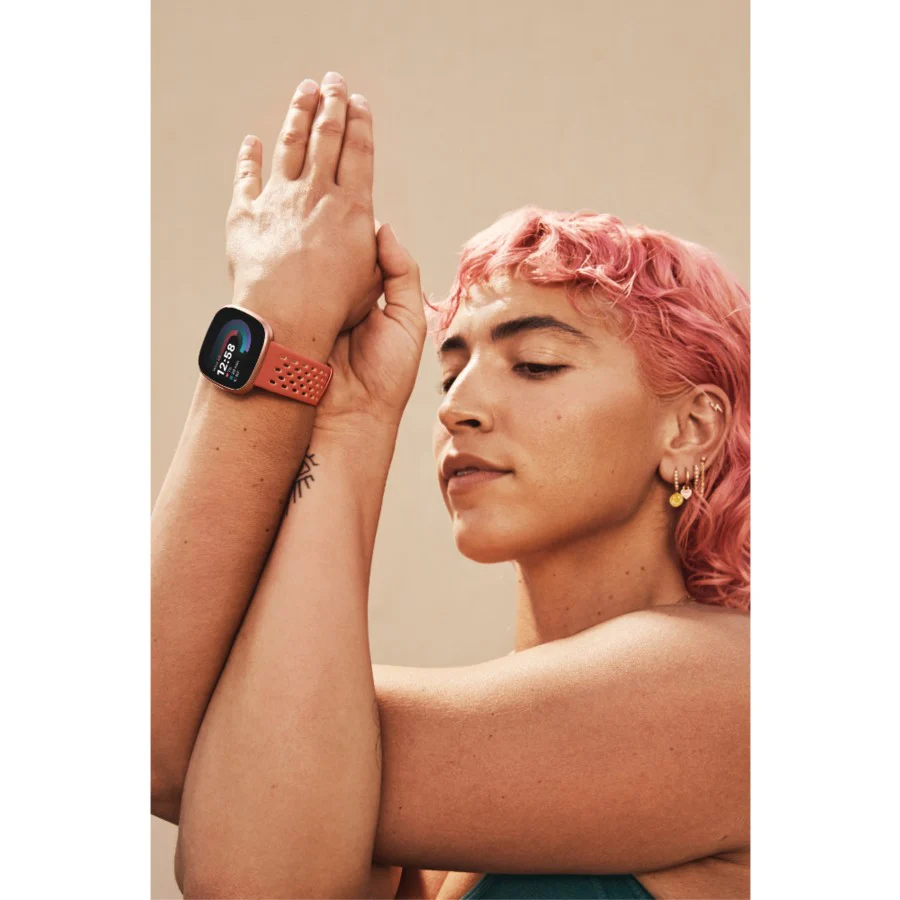 Fitbit Versa 4 - Pink Sand / Copper Rose - Image 3