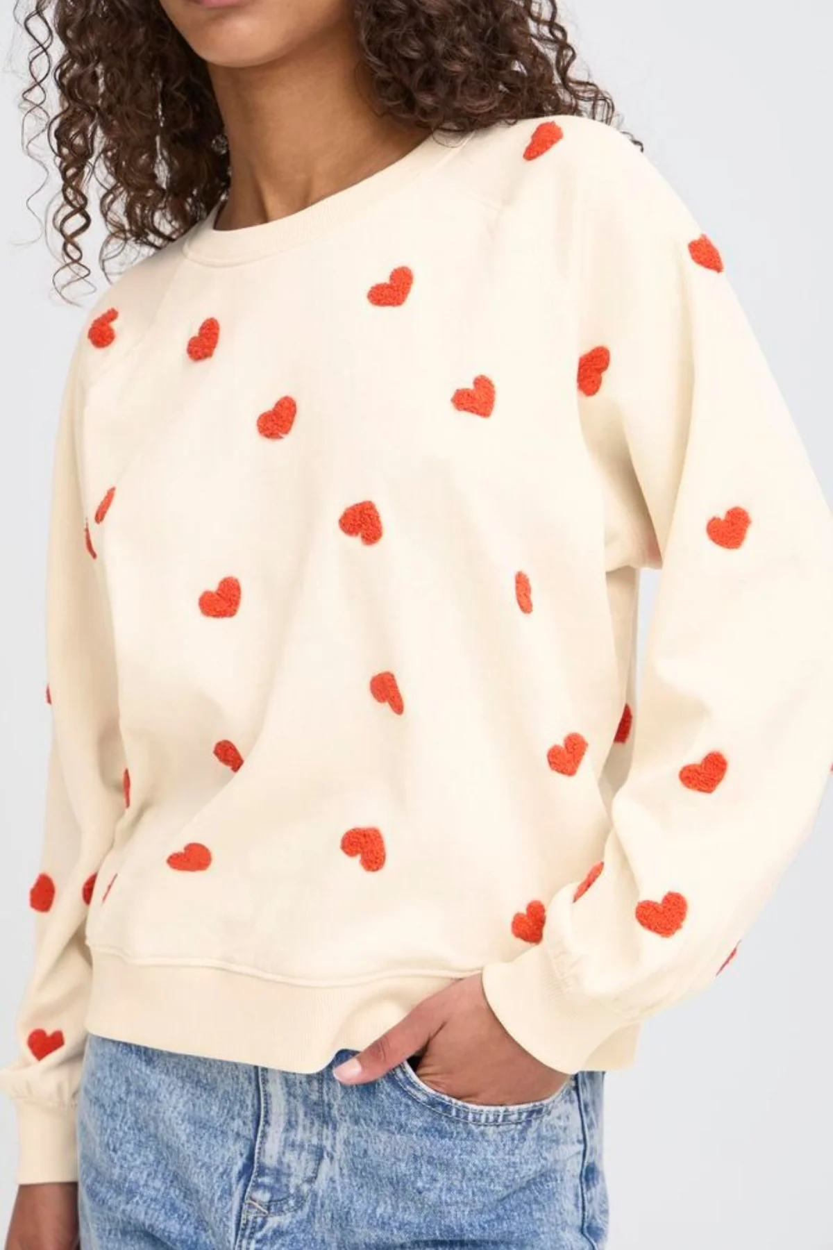 ICHI Kasura Crew Neck Heart Sweatshirt - Cream/Coral - Image 2