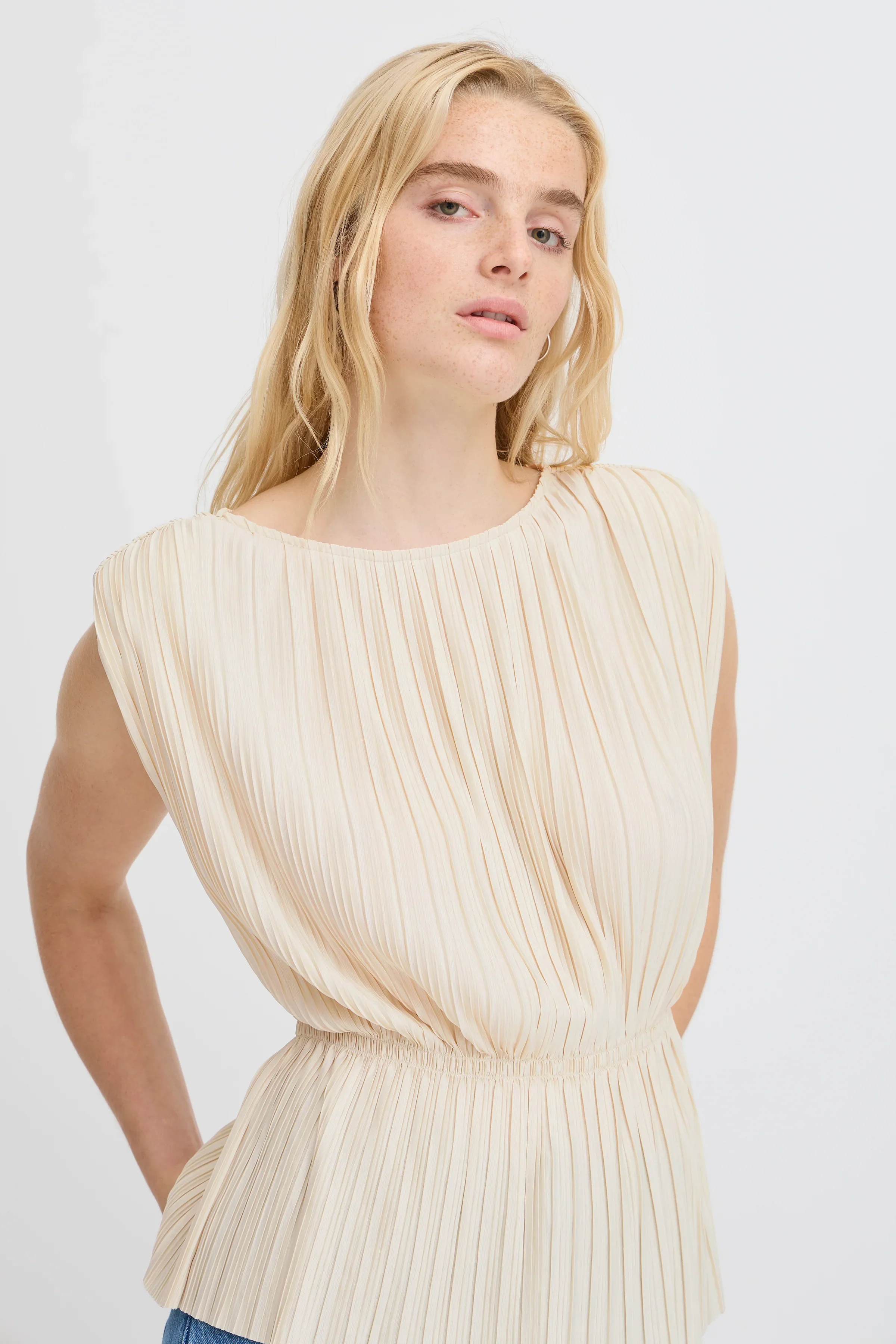 ICHI Mikala Pleated Top - Cream - Image 2