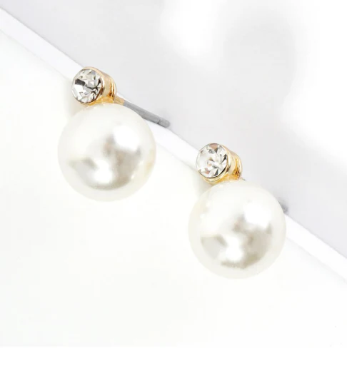 LAVEESHA Pearl Stud Earring