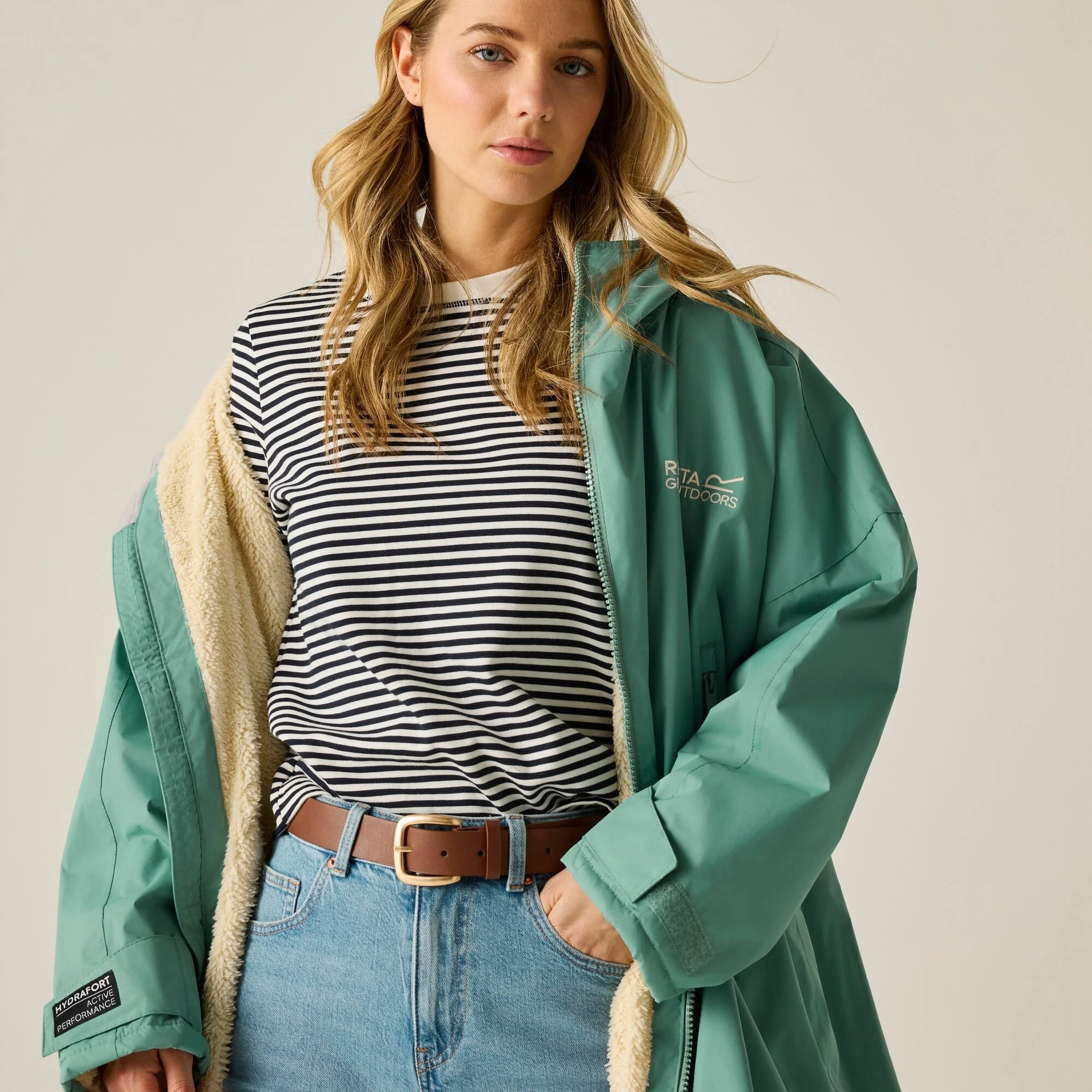 REGATTA Adult's Waterproof Changing Robe - Green - Image 4