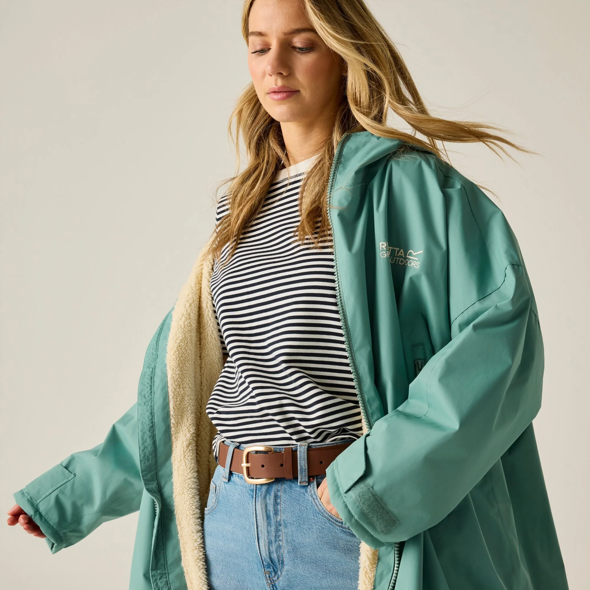 REGATTA Adult's Waterproof Changing Robe - Green - Image 5