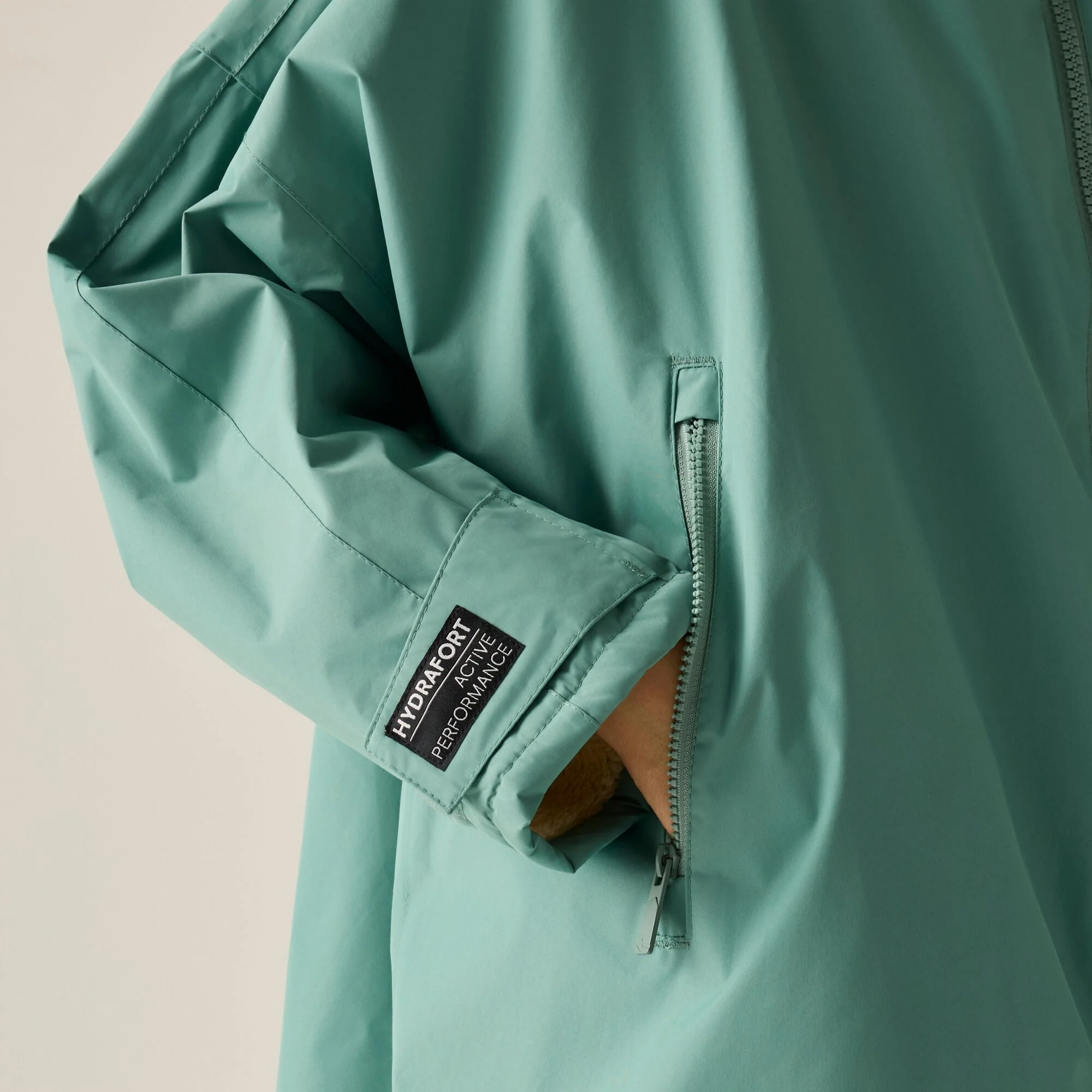 REGATTA Adult's Waterproof Changing Robe - Green - Image 7