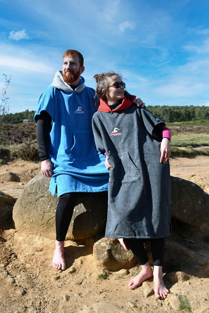 SWIMTECH Microfibre Poncho - Grey/Red - Image 3