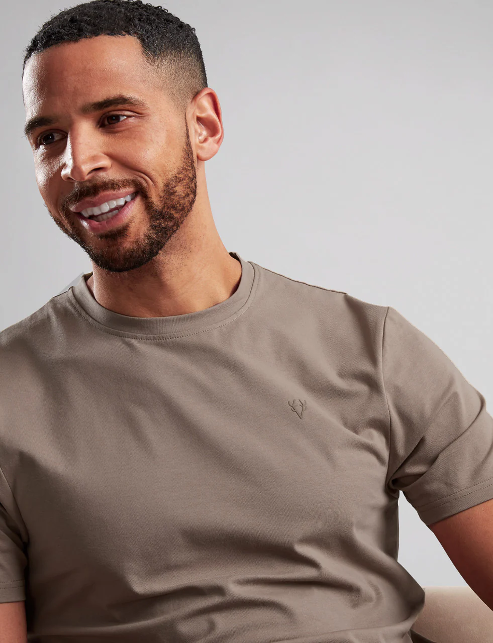 VEDONEIRE Casual Round Neck Cotton T-Shirt - Taupe - Image 2
