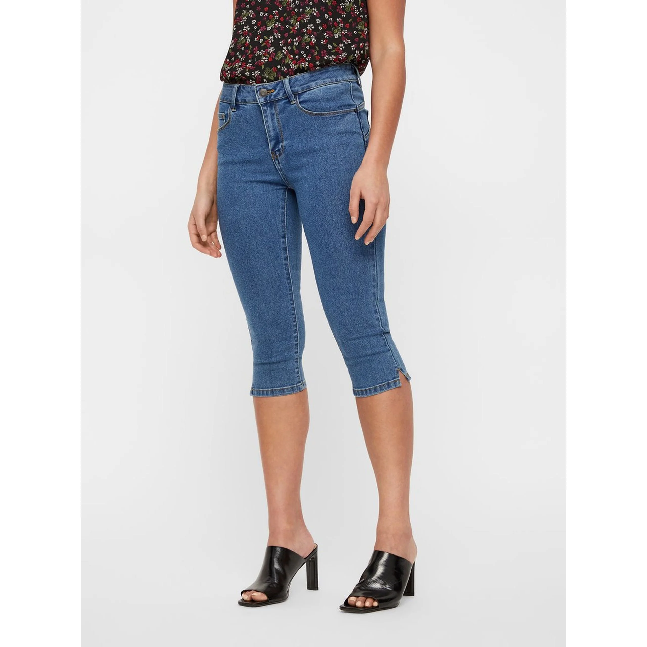 VERO MODA : Denim Capri - Image 3