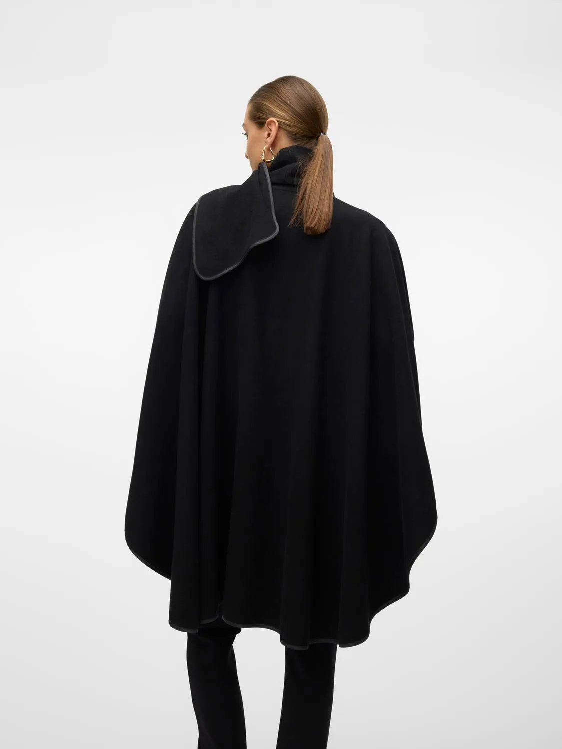 VERO MODA Naoimi Cape - Black - Image 4