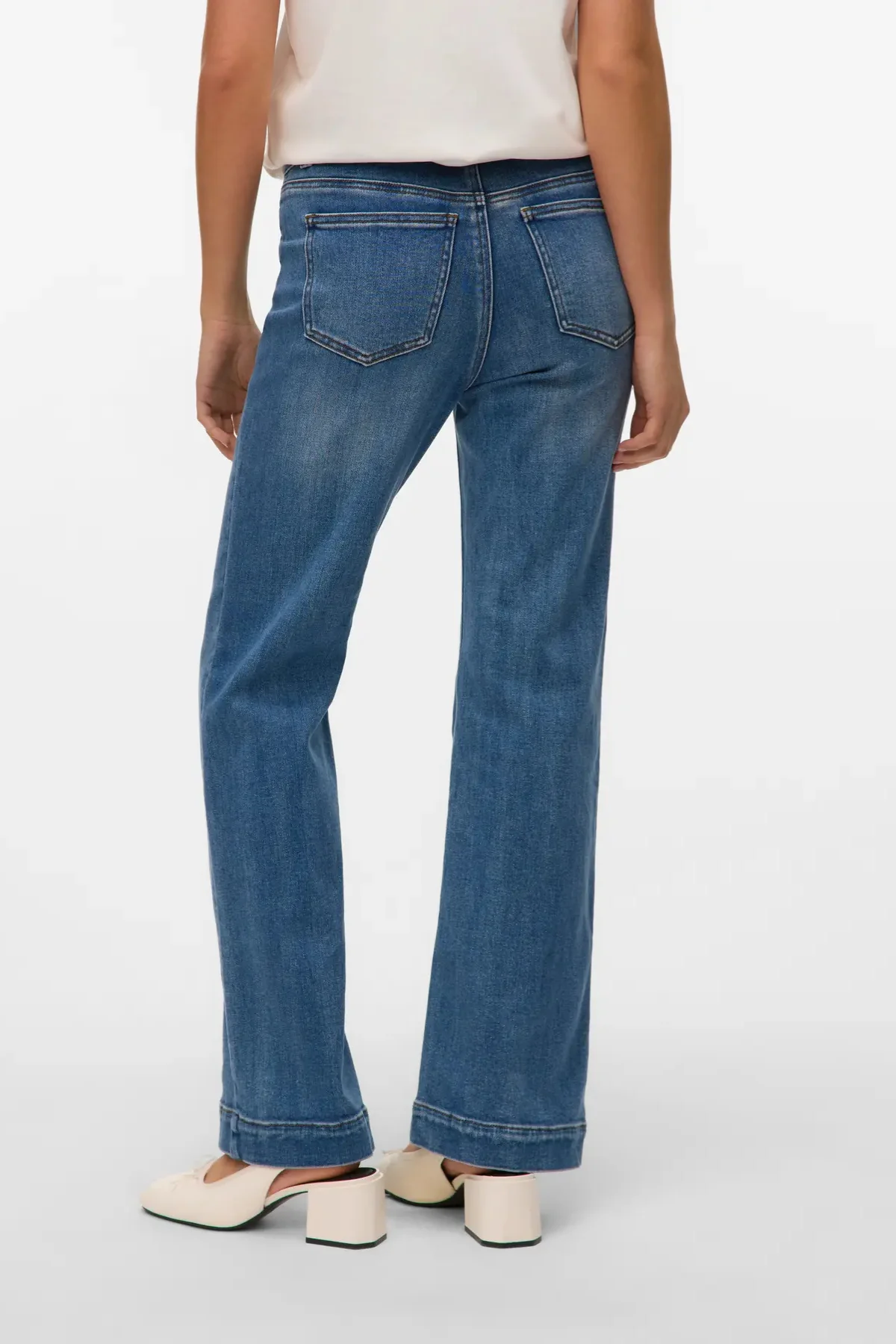 VERO MODA Vivianne Loose Flared Jeans - Mid Blue - Image 3