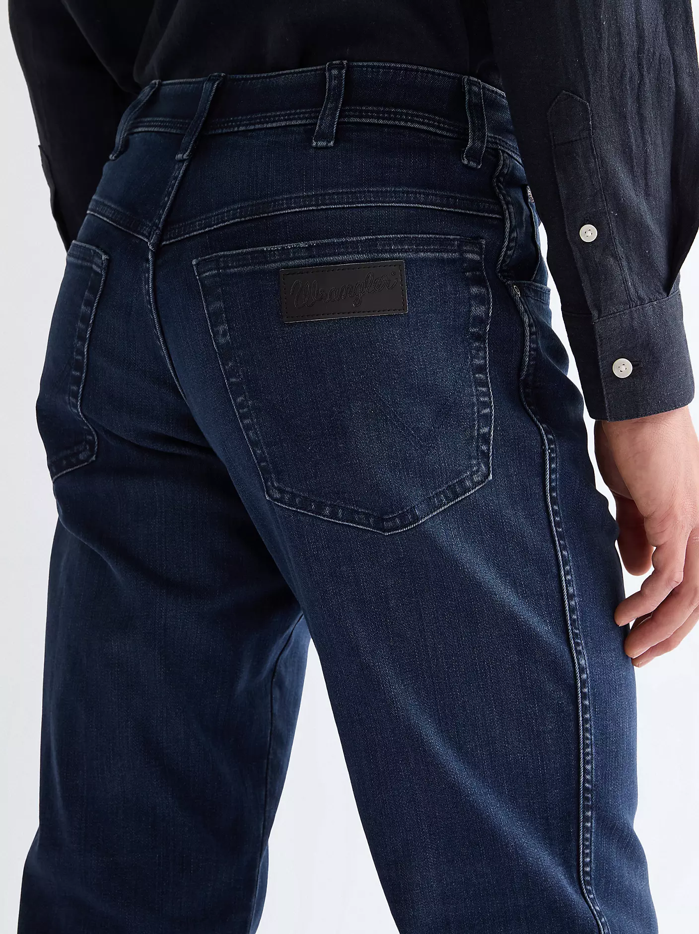 WRANGLER Men's Texas Straight Medium Stretch Jeans - Arm Strong - Image 4